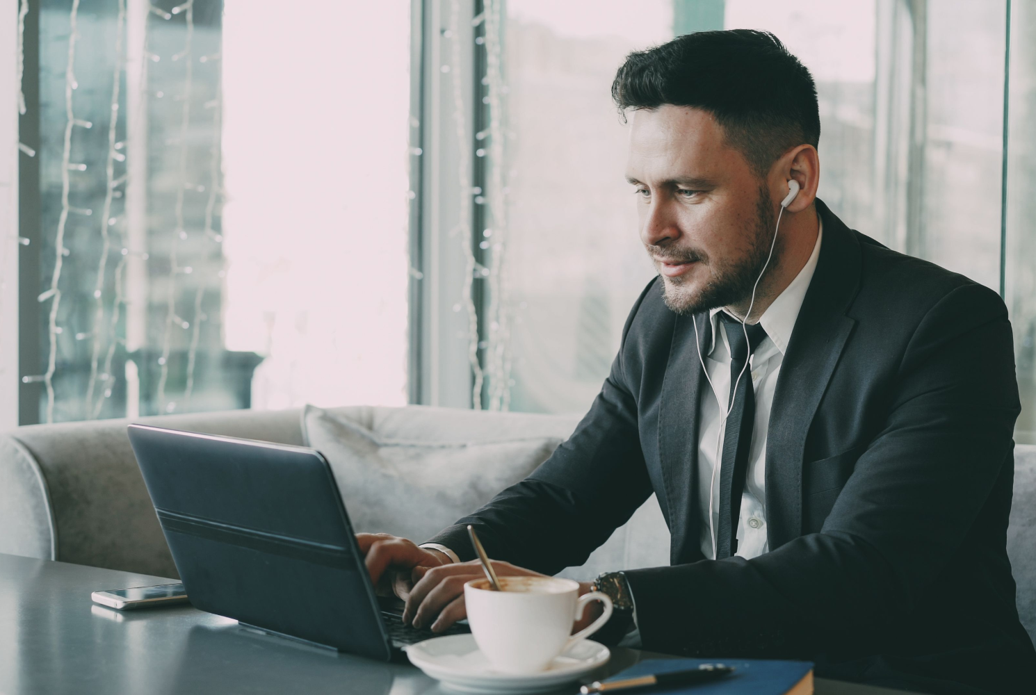 How to Retain Top Performers in a Hybrid Work Environment